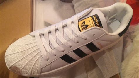 Gibt es bei den Schuhen 'Adidas Superstar' einen Unterschied 